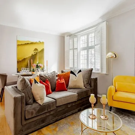 Revamped & Luxxe For Covent Garden Lovers! Adorable City Home For Families & Friends